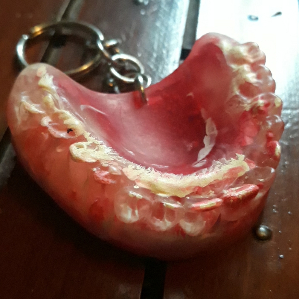 Tooth keychain - Picture 3 of 4